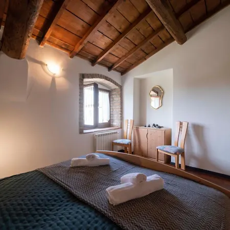 Al Castello Elegante Residenz Mit Schwimmbad Apartment *
